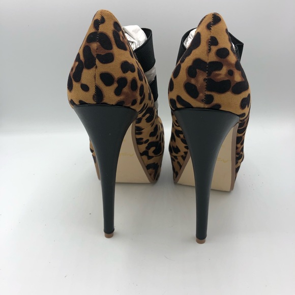 Anne Michelle | Leopard Print Platform Heels - Picture 5 of 7